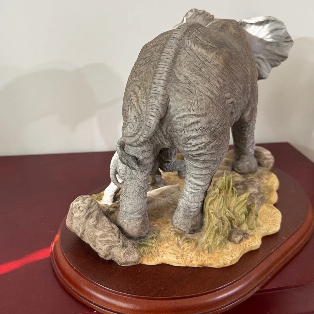 Home interiors Elephant Mother and Calf #11863-03.  Endangered species porcelain - Picture 4 of 7